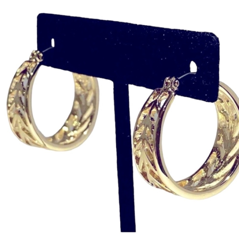 Napier Womens Gold Tone Beyoncé Taylor Swift Style Hoop Earrings Wedding Gift